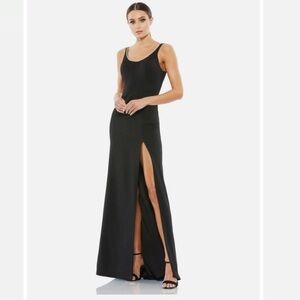 Mac Duggal Scoop Neck Sleeveless Black Gown Dress